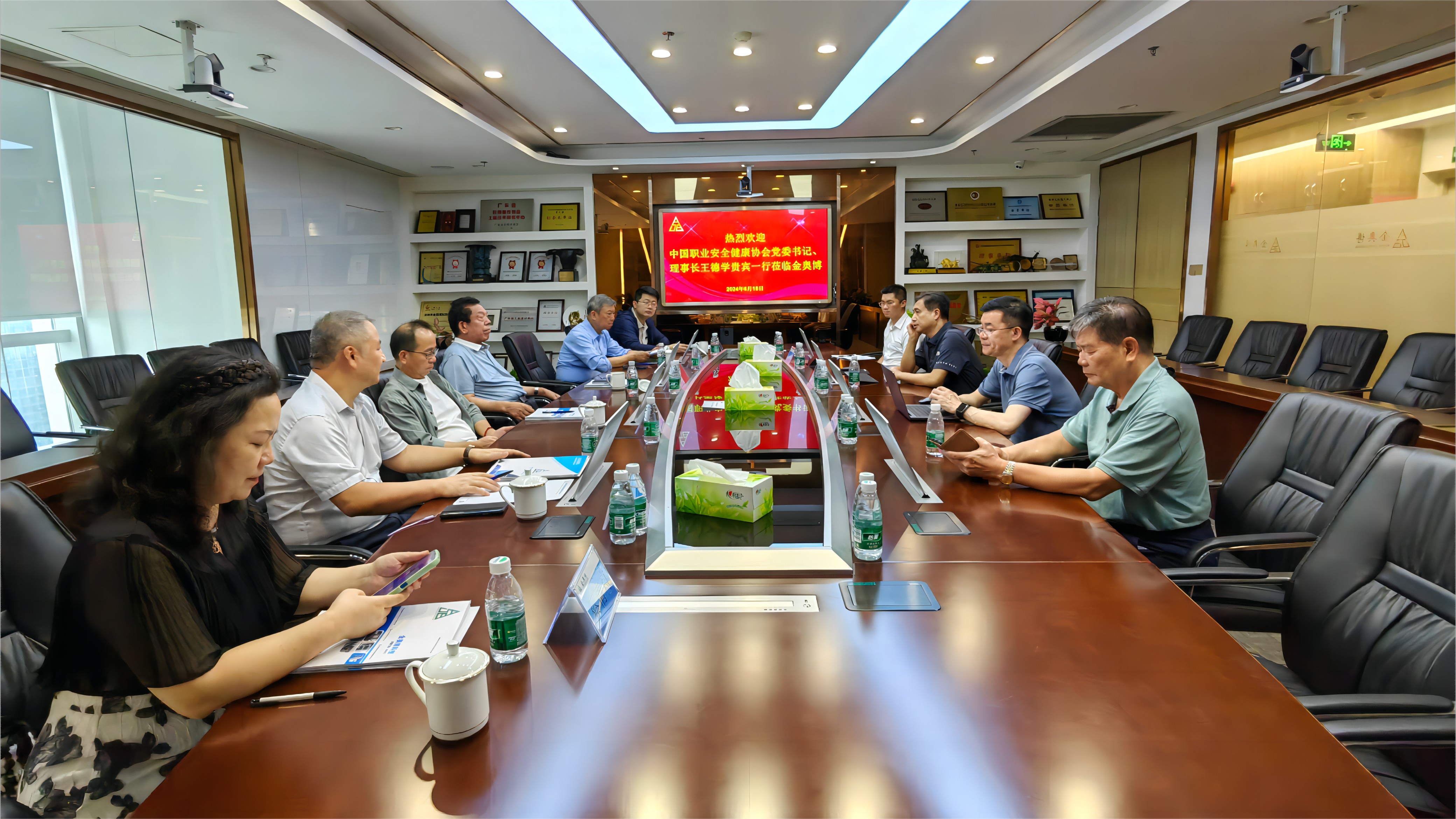 中國(guó)職業(yè)安全健康協(xié)會(huì)黨委書記、理事長(zhǎng)王德學(xué)一行蒞臨金奧博開(kāi)展工作調(diào)研 中國(guó)職業(yè)安全健康協(xié)會(huì)黨委書記、理事長(zhǎng)王德學(xué)一行蒞臨金奧博開(kāi)展工作調(diào)研